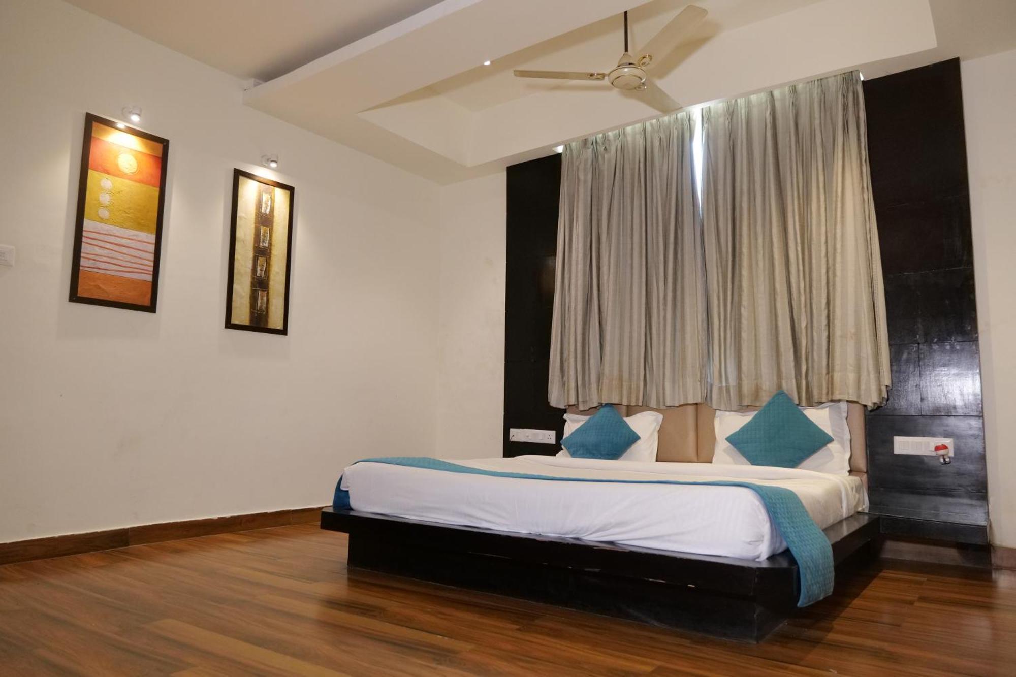 Hotel Anand Castle Kashipur Bagian luar foto