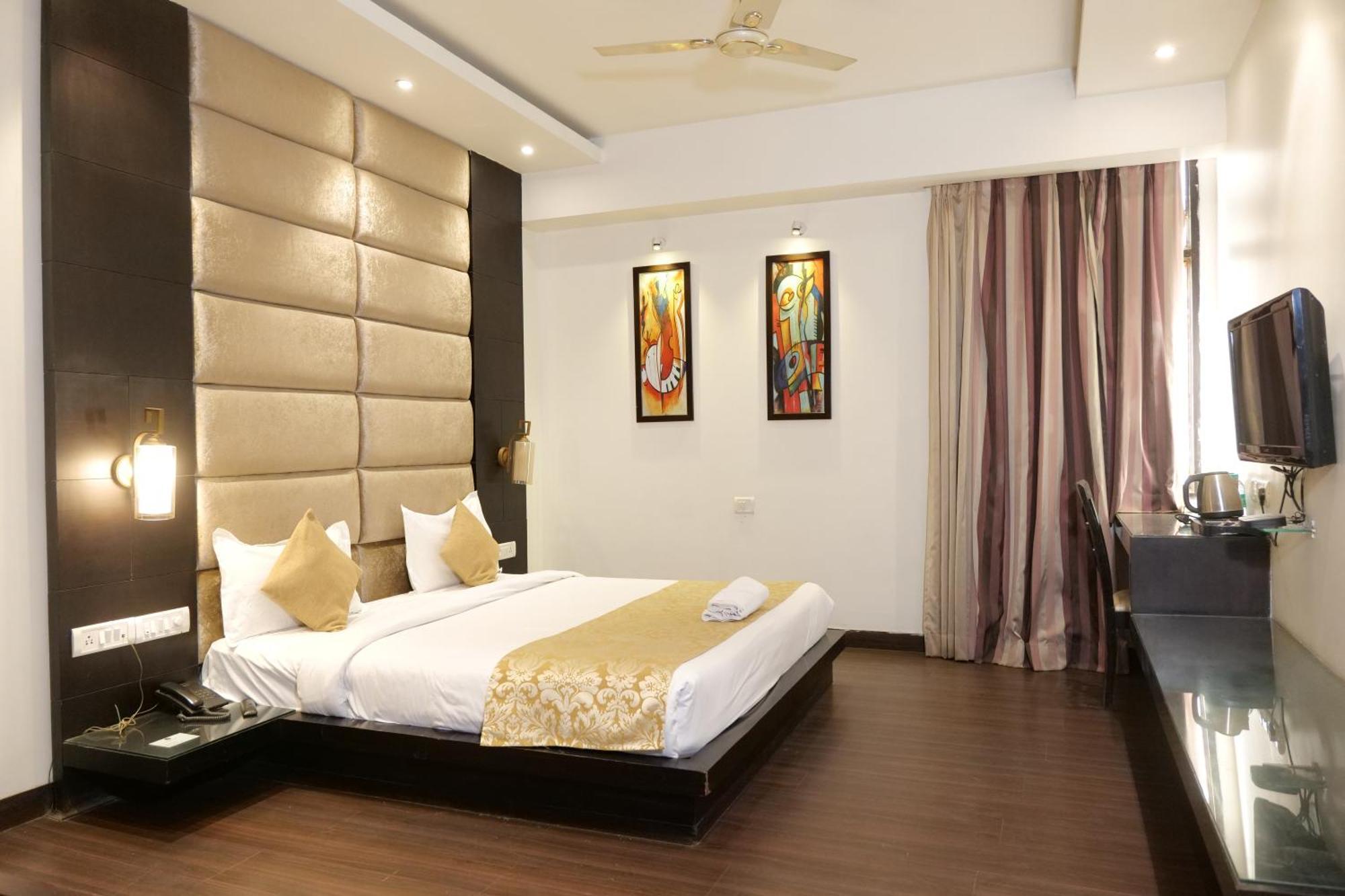 Hotel Anand Castle Kashipur Bagian luar foto