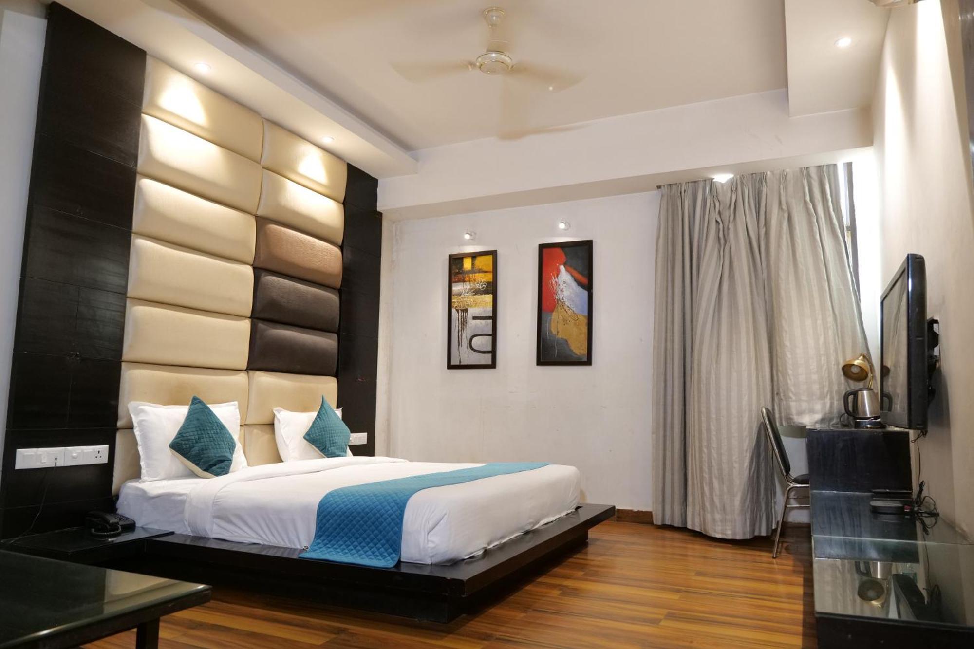 Hotel Anand Castle Kashipur Bagian luar foto