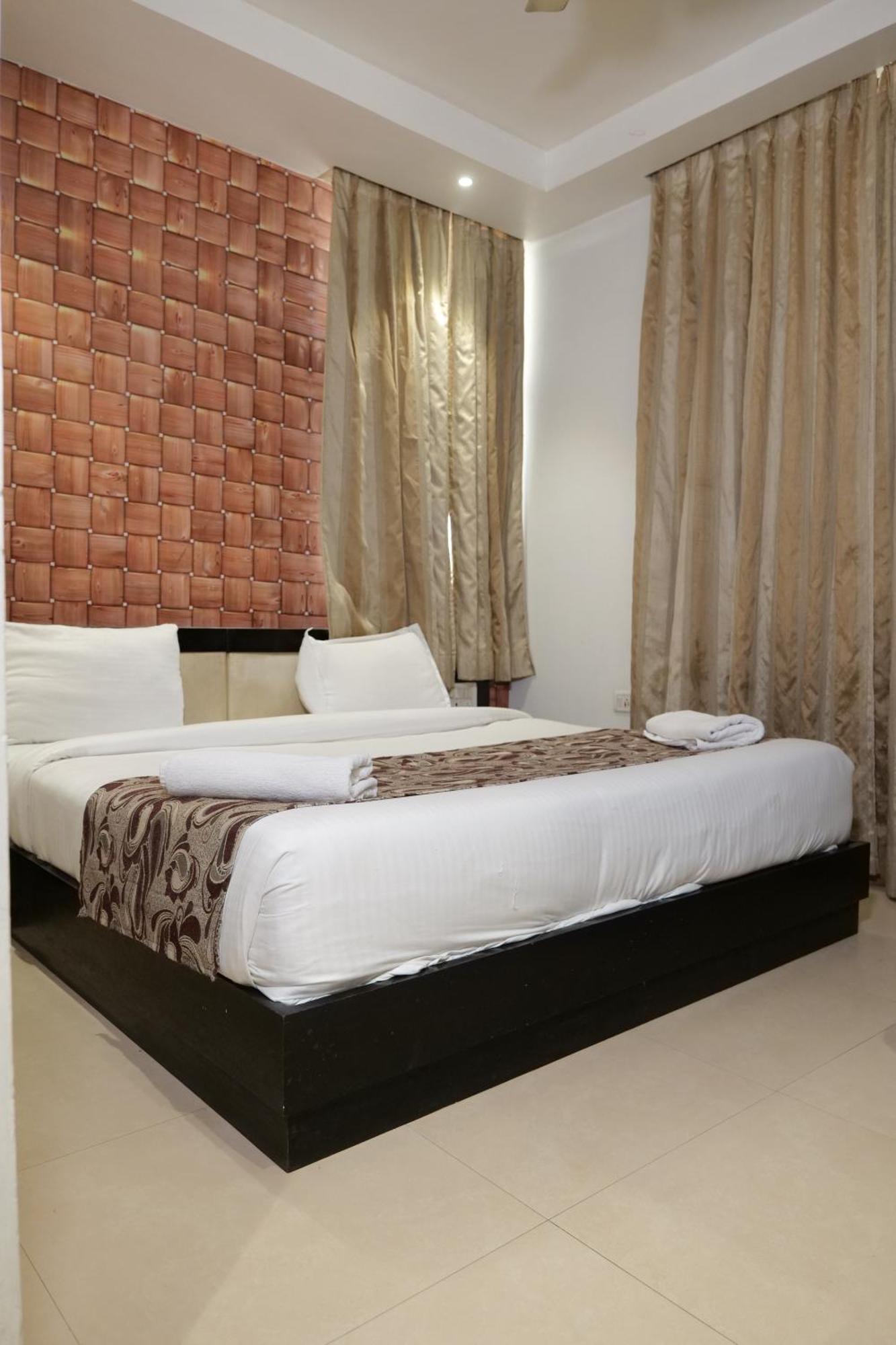 Hotel Anand Castle Kashipur Bagian luar foto