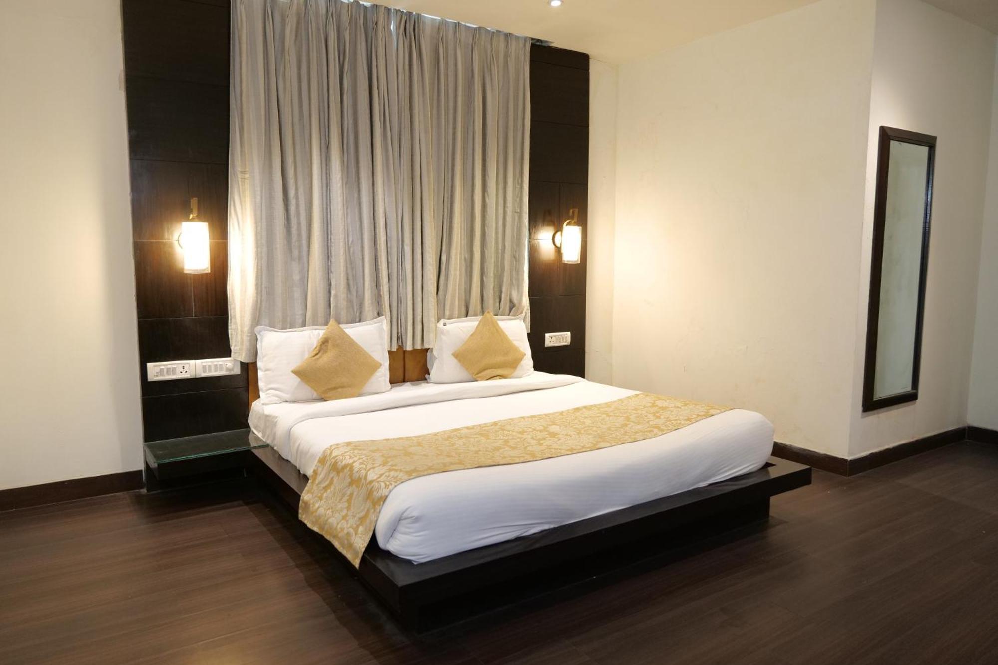 Hotel Anand Castle Kashipur Bagian luar foto
