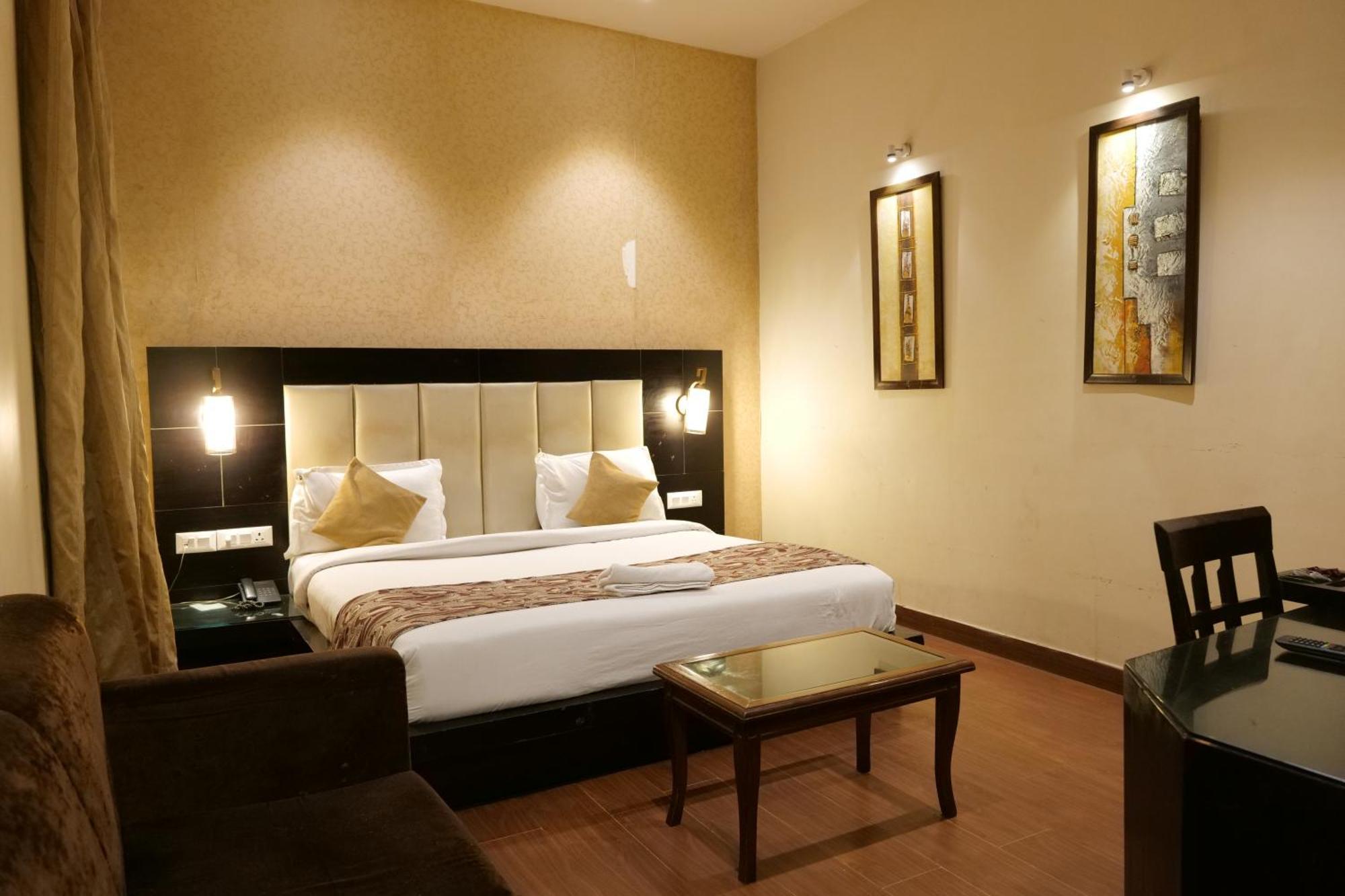 Hotel Anand Castle Kashipur Bagian luar foto